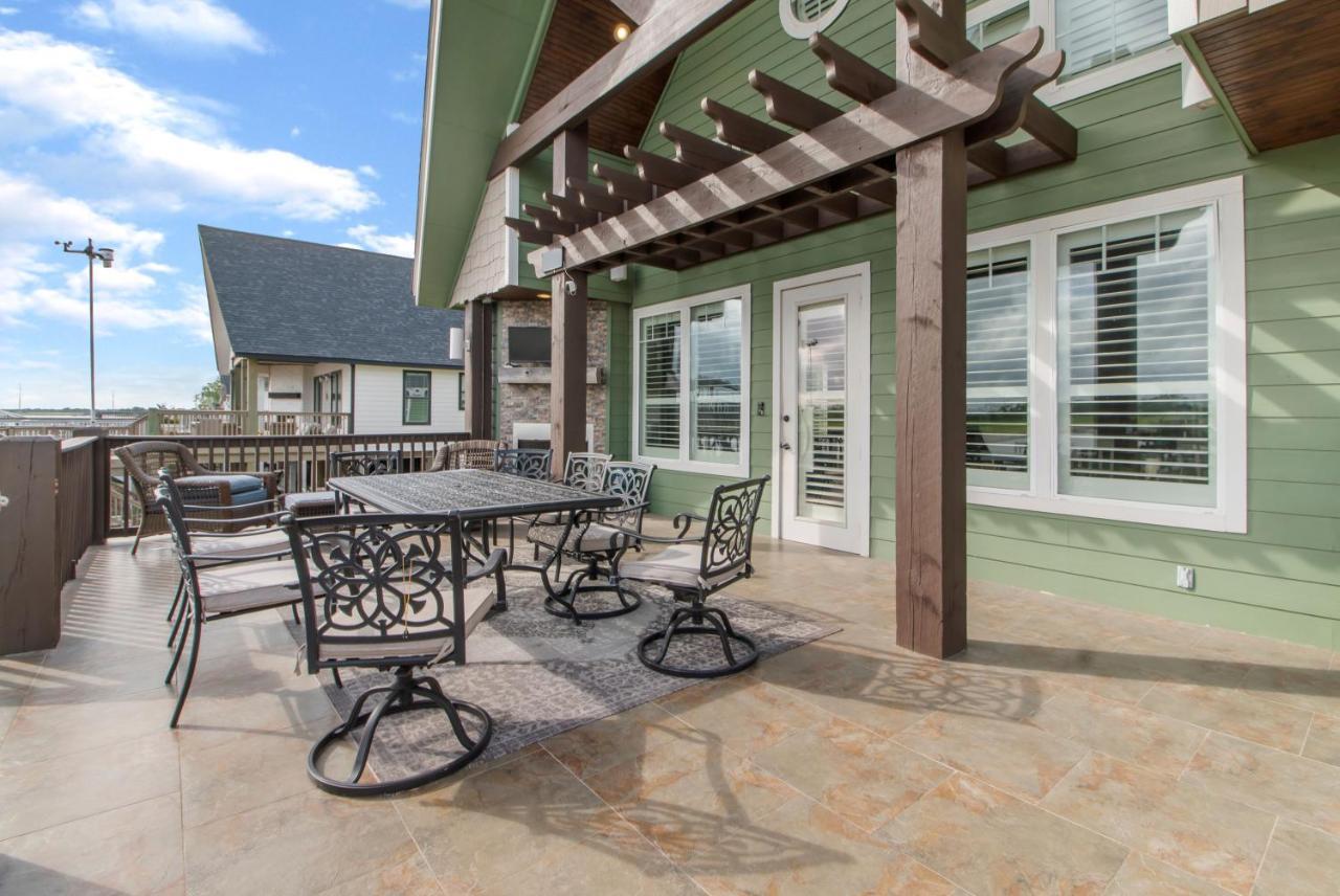 Luxury Waterfront Home Family And Pet Friendly Near Surfside Beach 11 Mins Freeport Exterior photo