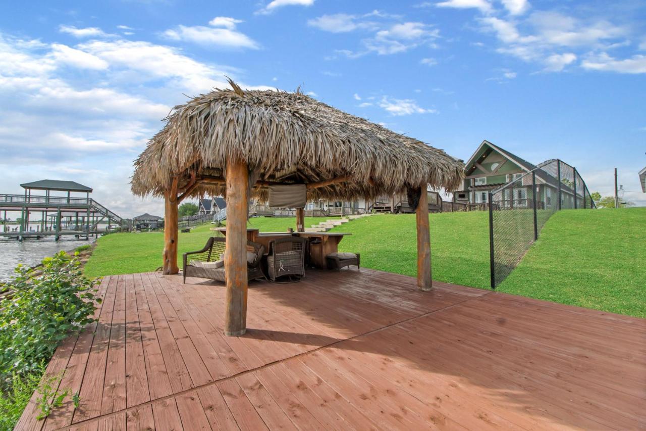 Luxury Waterfront Home Family And Pet Friendly Near Surfside Beach 11 Mins Freeport Exterior photo