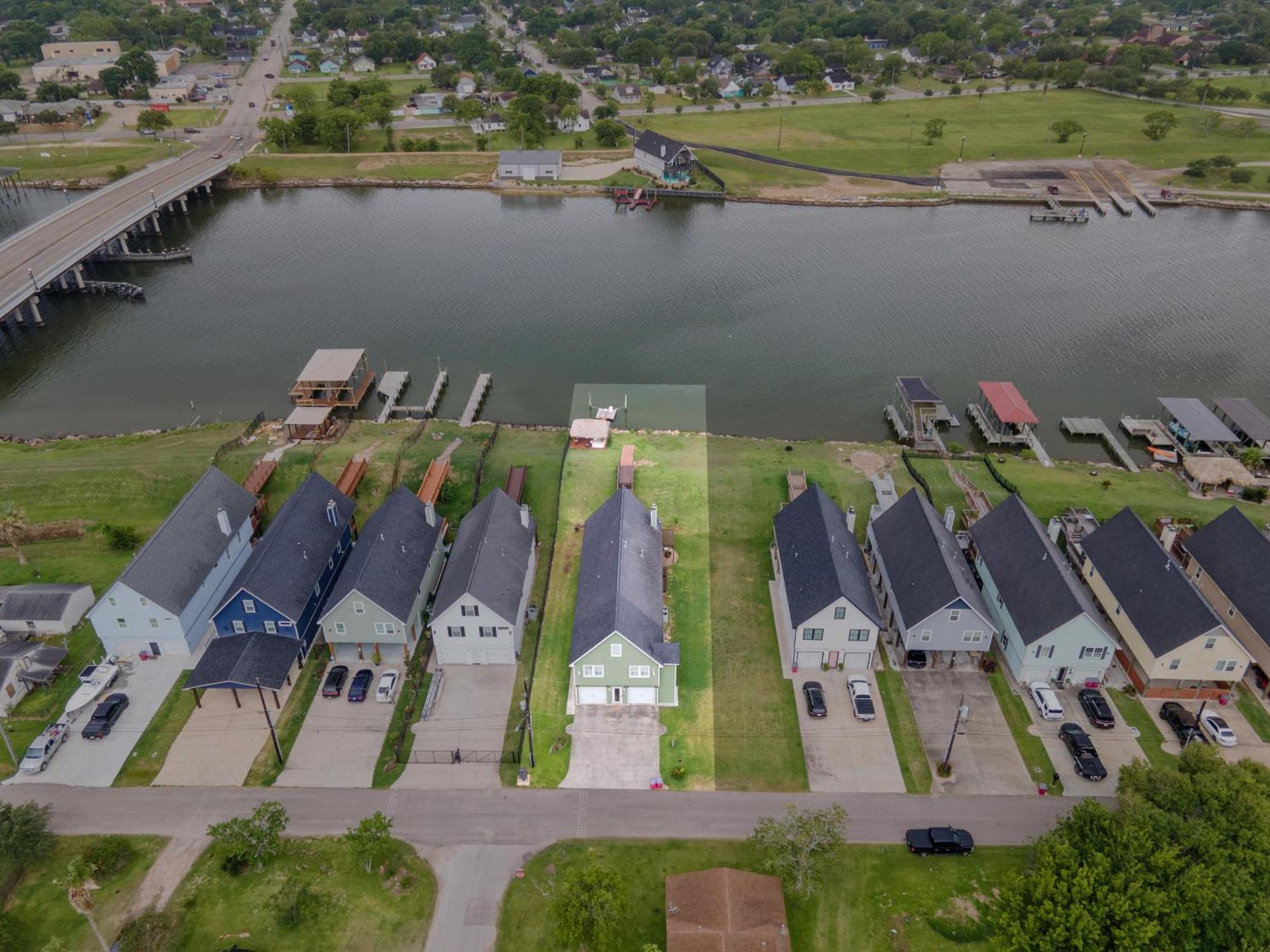 Luxury Waterfront Home Family And Pet Friendly Near Surfside Beach 11 Mins Freeport Exterior photo