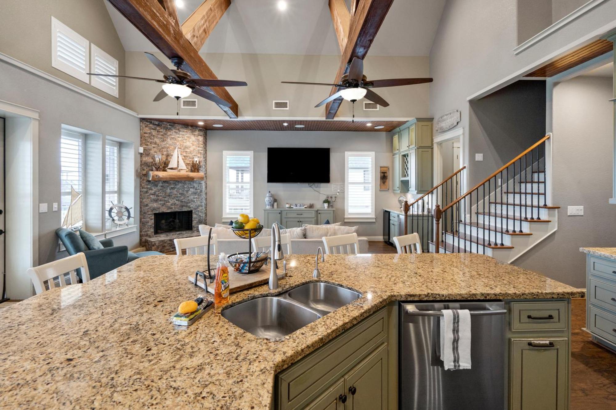 Luxury Waterfront Home Family And Pet Friendly Near Surfside Beach 11 Mins Freeport Exterior photo