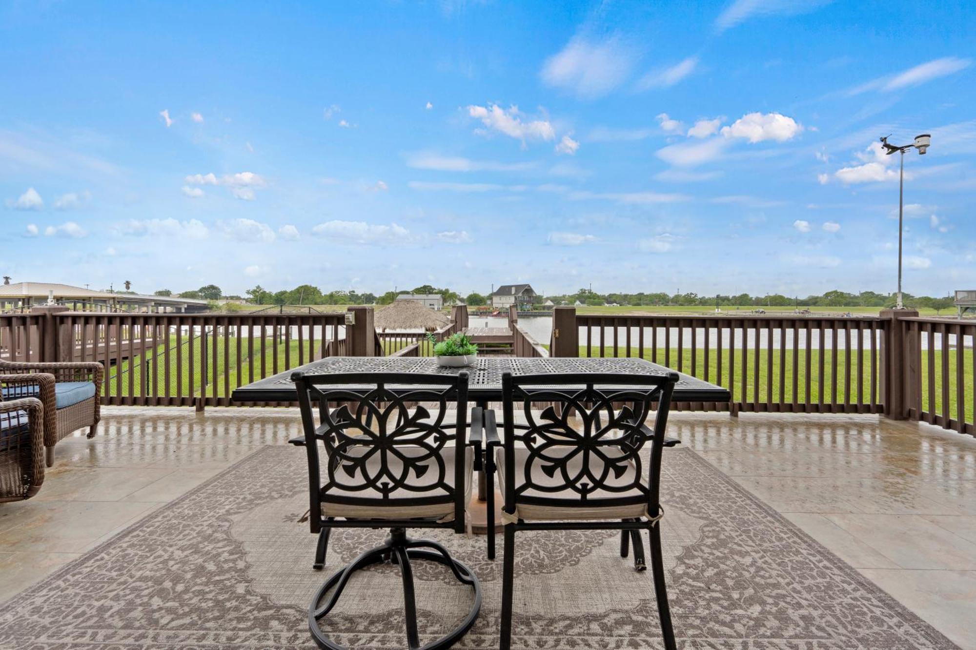 Luxury Waterfront Home Family And Pet Friendly Near Surfside Beach 11 Mins Freeport Exterior photo